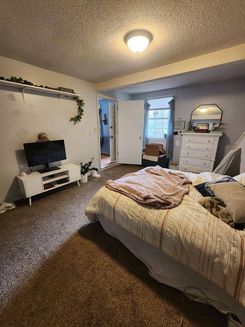 Apartment for rent at 322 Sumter St, Charleston, SC 29403