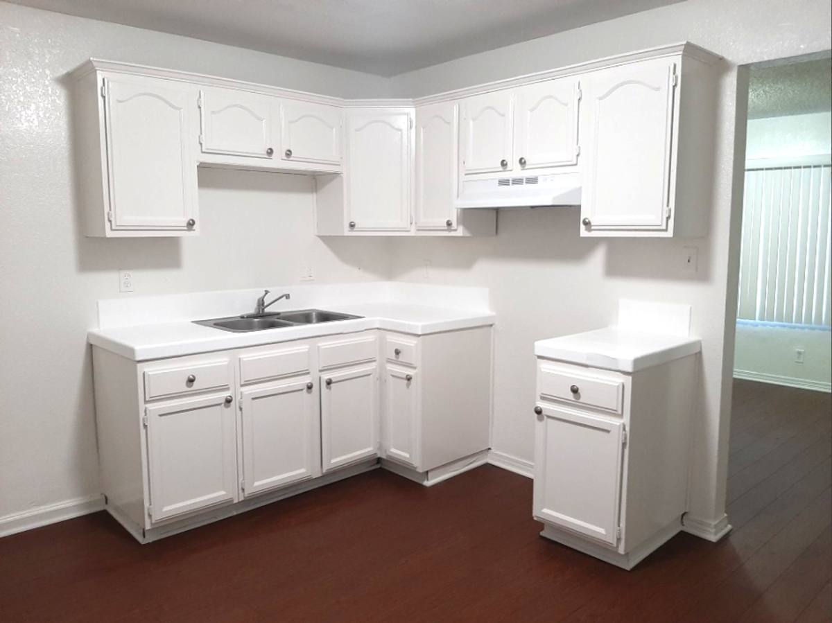 Apartment for rent at 734-736 E 80th St, Los Angeles, CA 90001