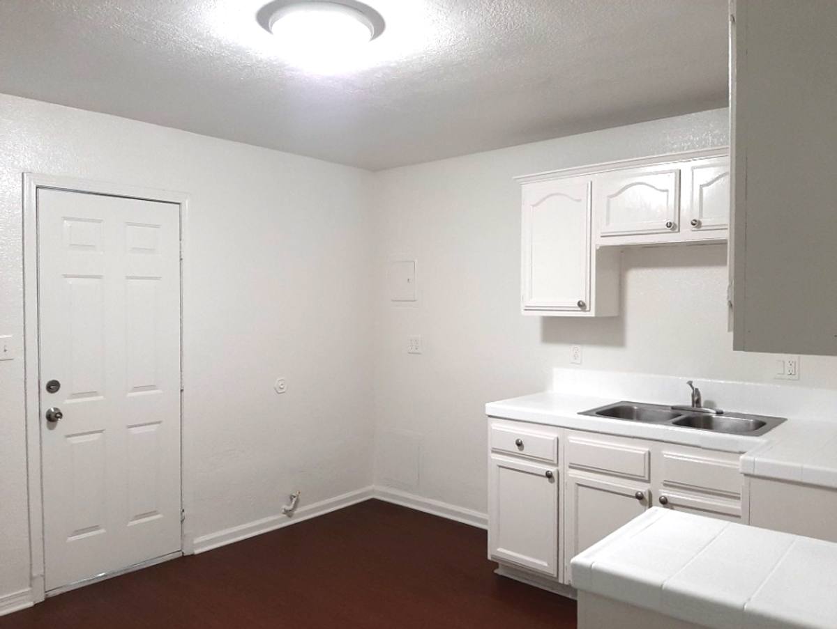 Apartment for rent at 734-736 E 80th St, Los Angeles, CA 90001