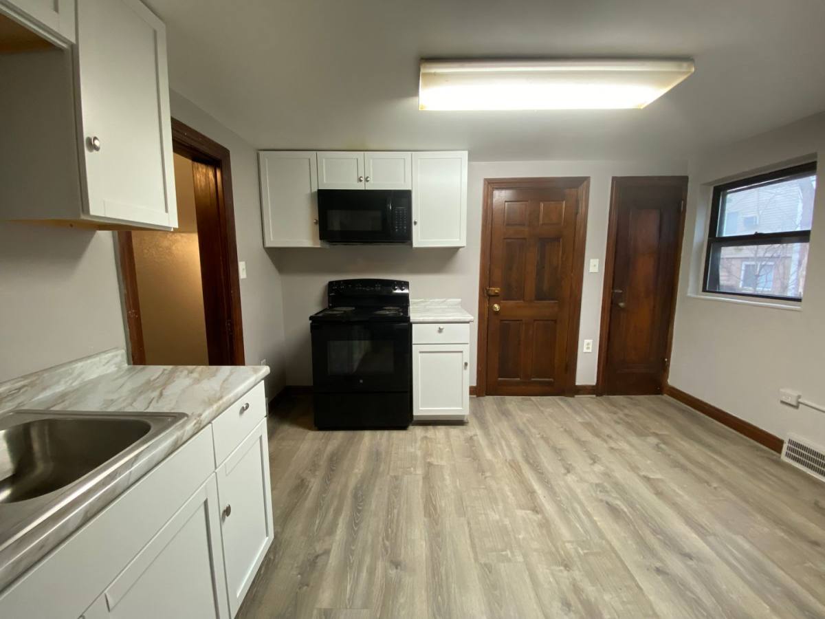 Apartment for rent at 1930 Newton St, Akron, OH 44305
