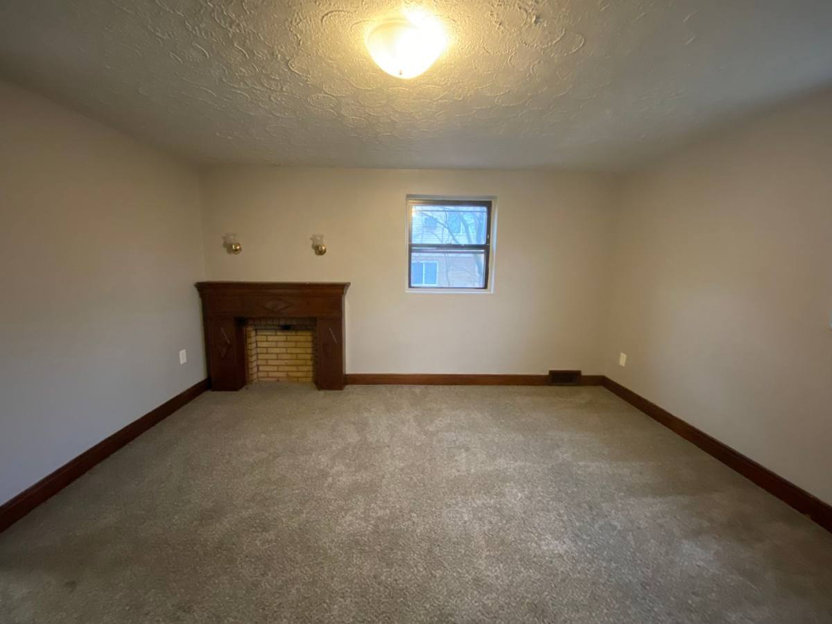 Apartment for rent at 1930 Newton St, Akron, OH 44305