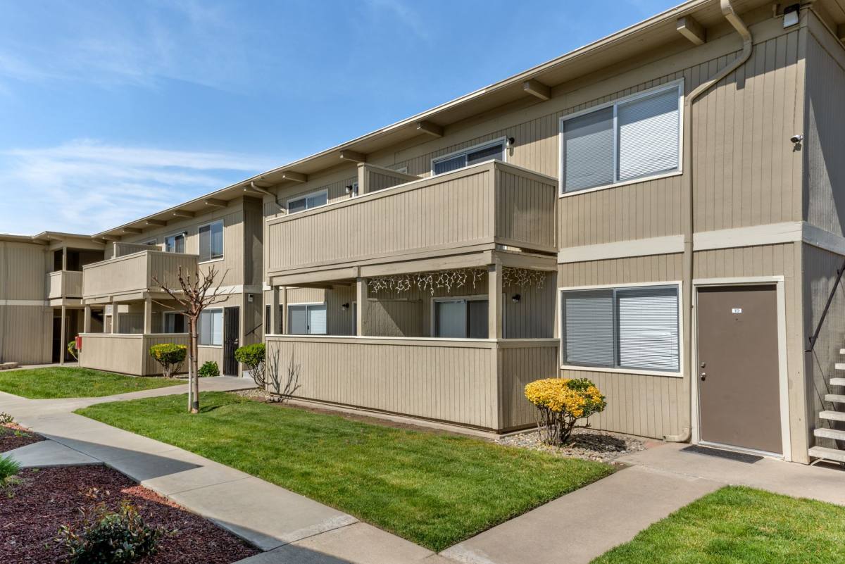 Apartment for rent at 1712 Carver Rd, Modesto, CA 95350