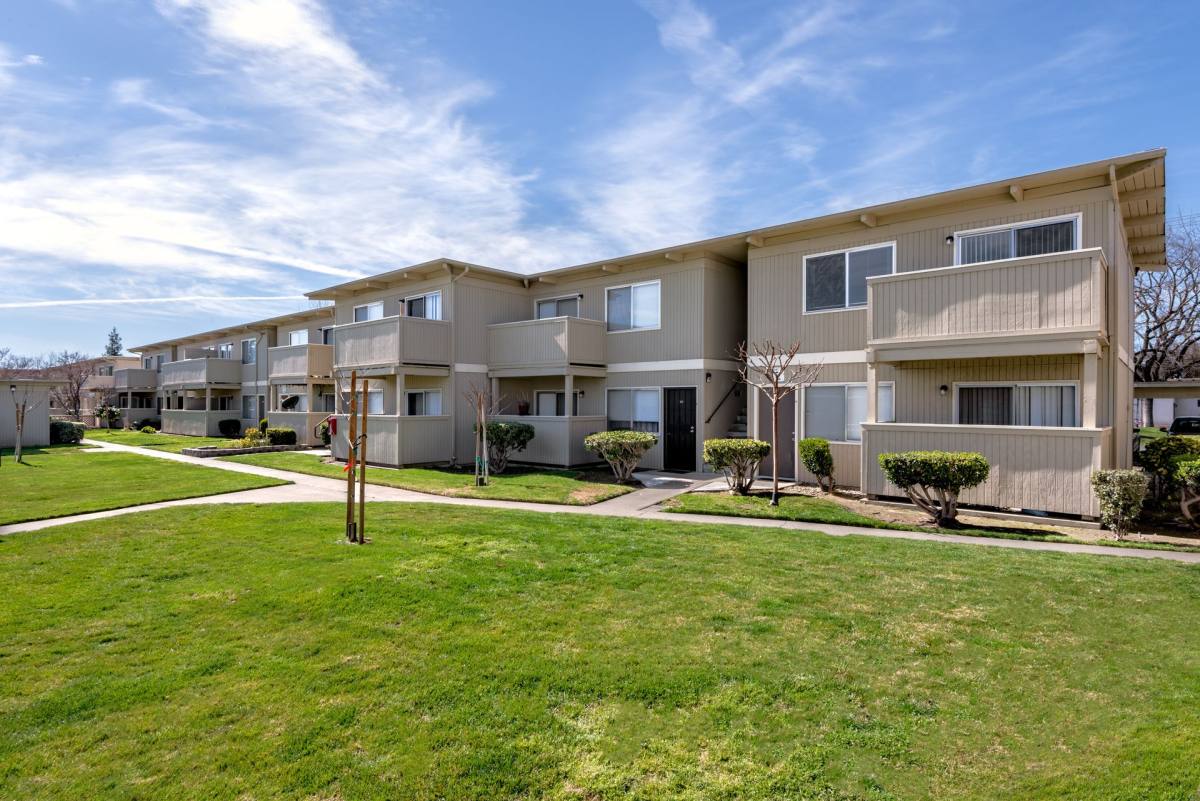 Apartment for rent at 1712 Carver Rd, Modesto, CA 95350