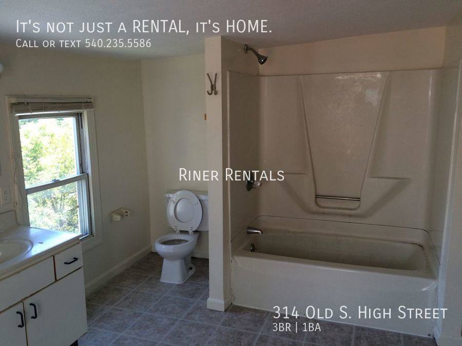 Apartment for rent at 314 Old S High St, Harrisonburg, VA 22801