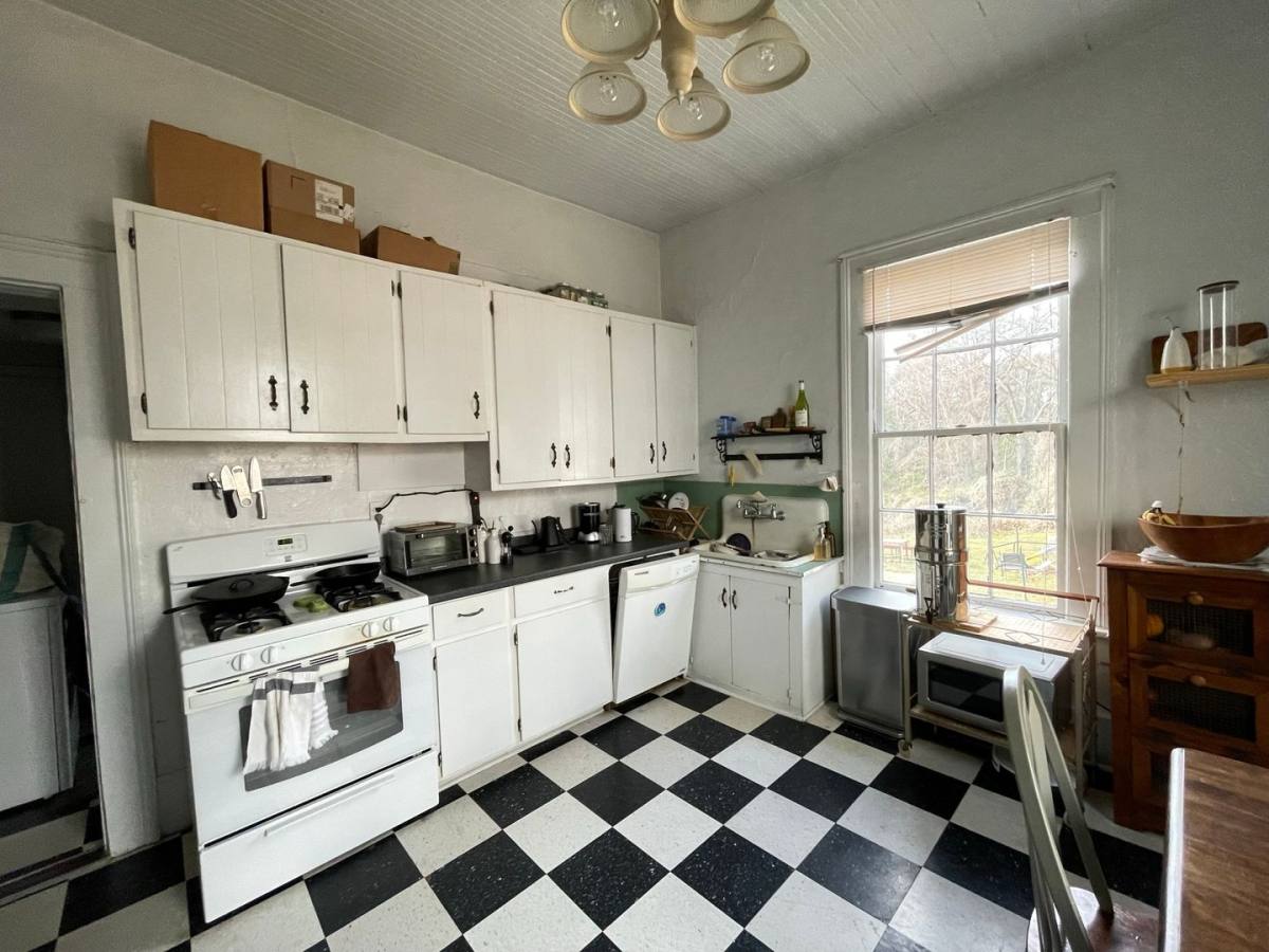 Apartment for rent at 224 Barrow St, Athens, GA 30601