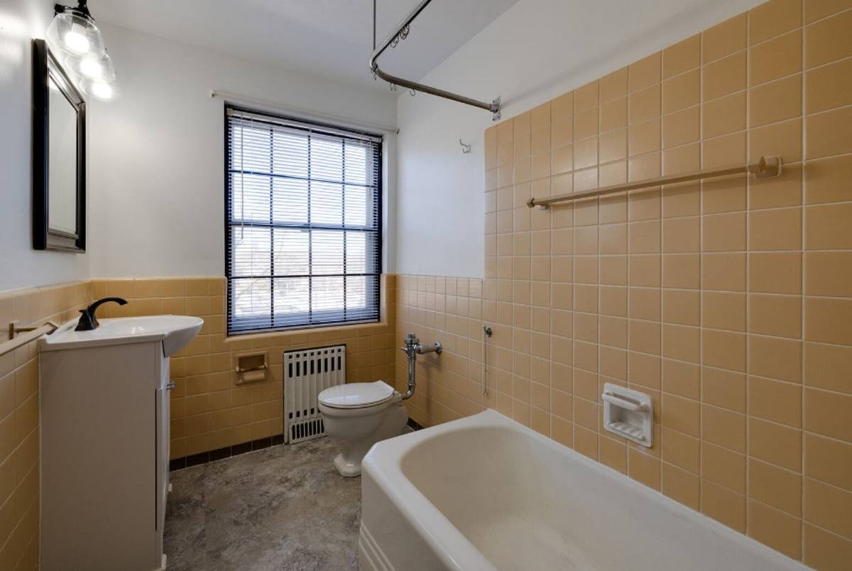 Apartment for rent at 3333 Grand Ave, Des Moines, IA 50312