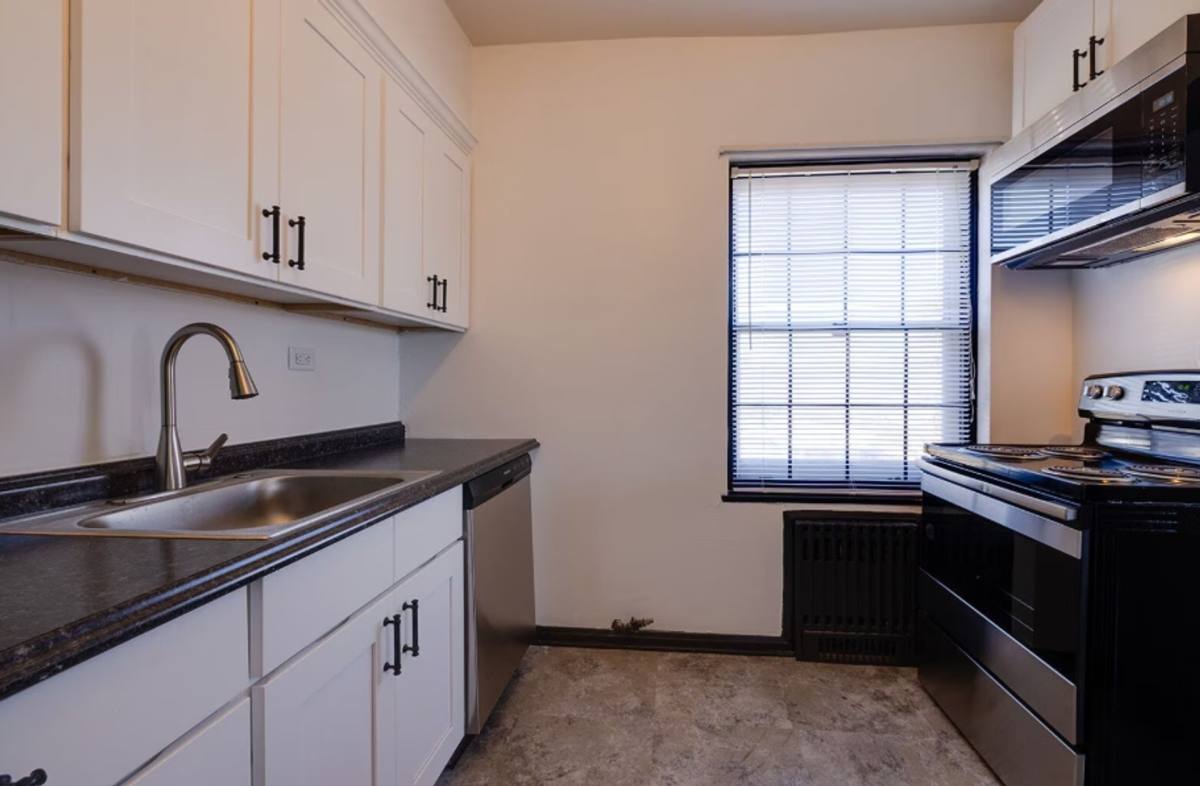 Apartment for rent at 3333 Grand Ave, Des Moines, IA 50312