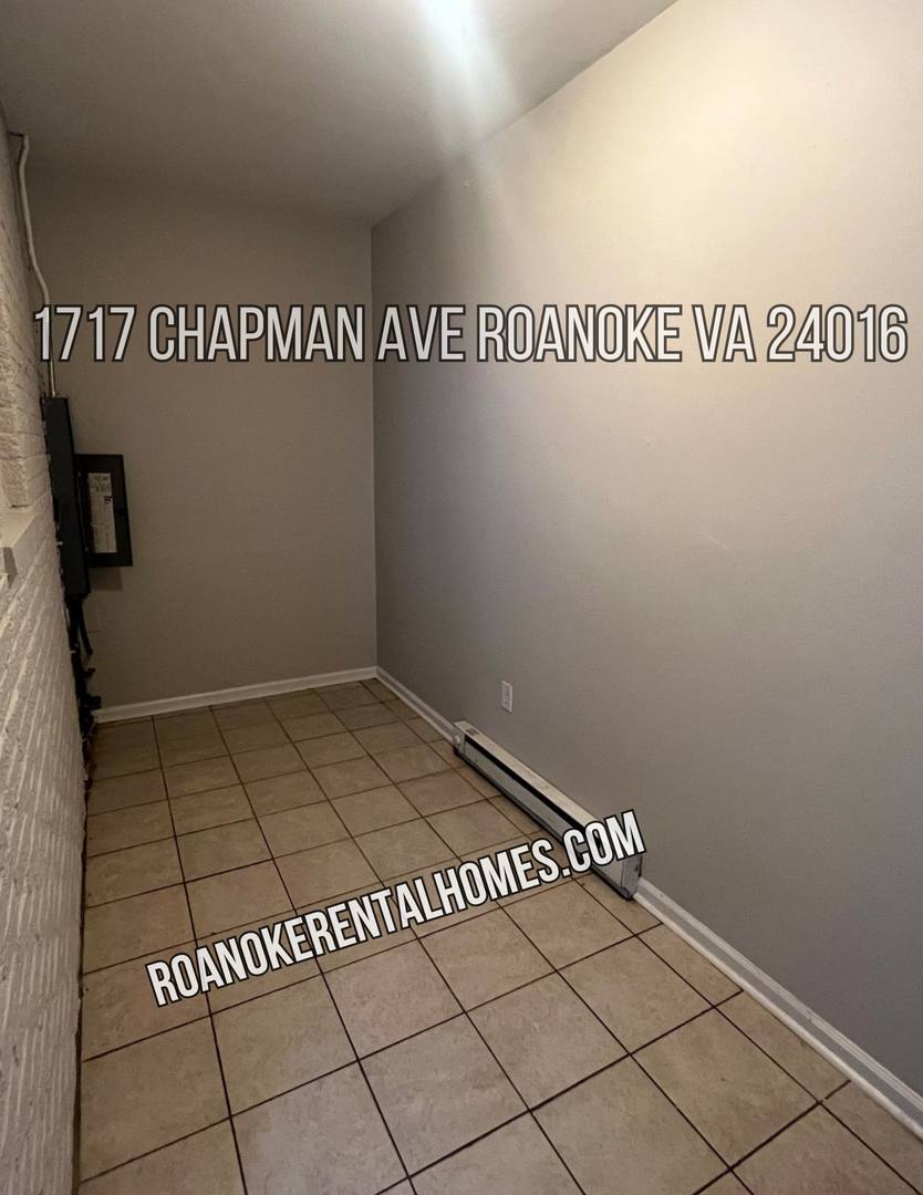 Apartment for rent at 1717-1719 Chapman Ave SW, Roanoke, VA 24016