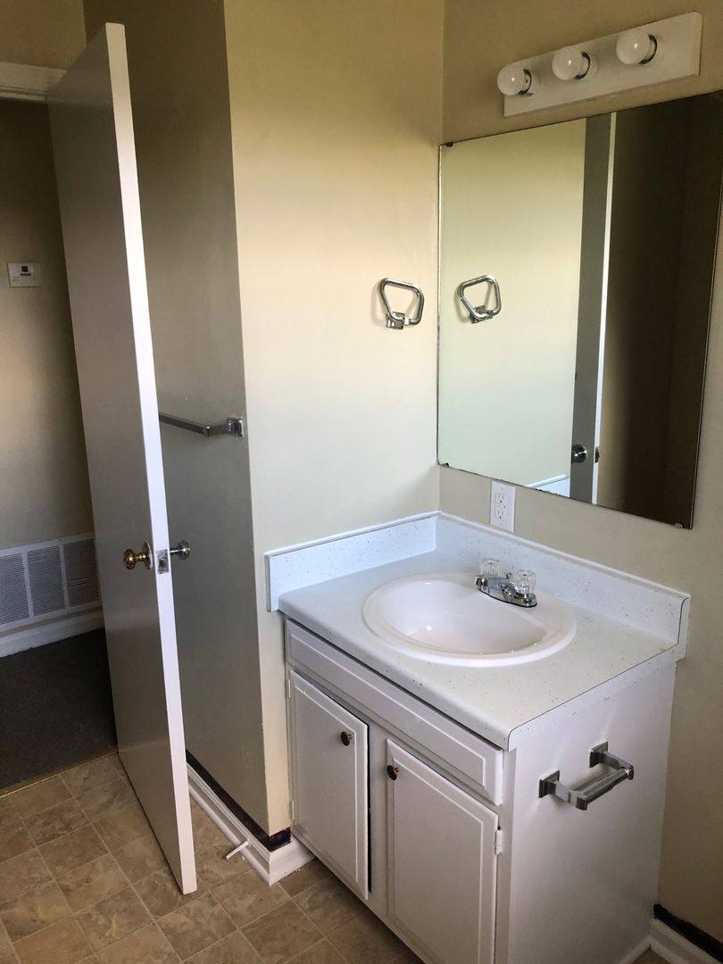 Apartment for rent at 934 Floyd Ave SW, Roanoke, VA 24015