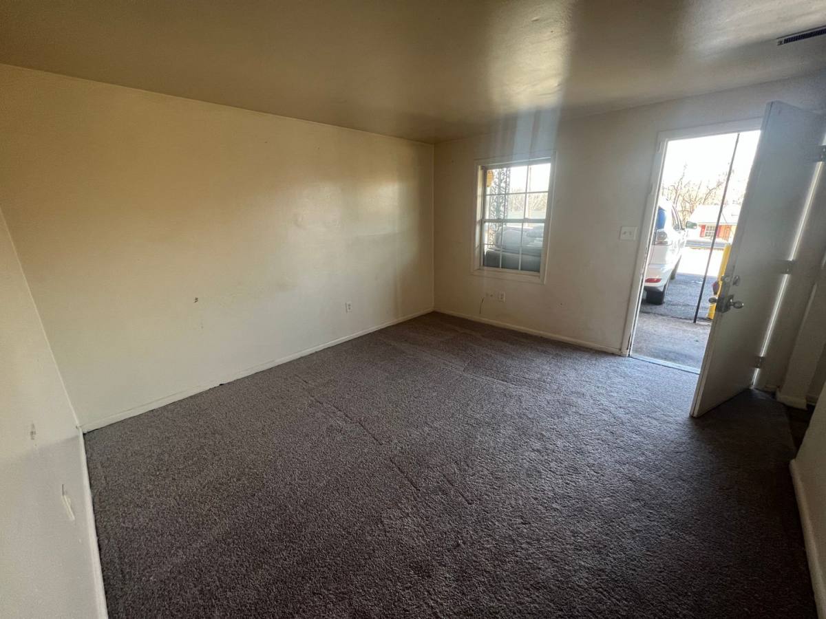 Apartment for rent at 829 Westside Blvd NW, Roanoke, VA 24017