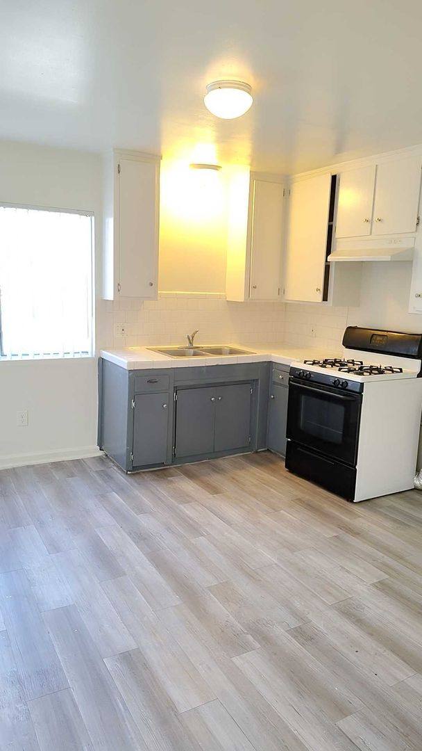 Apartment for rent at 1015-1019 L St, Bakersfield, CA 93304