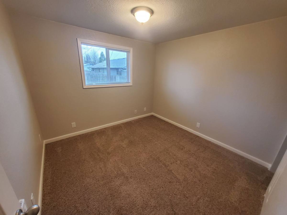 Apartment for rent at 1912-1936 Jackson St SE, Albany, OR 97322