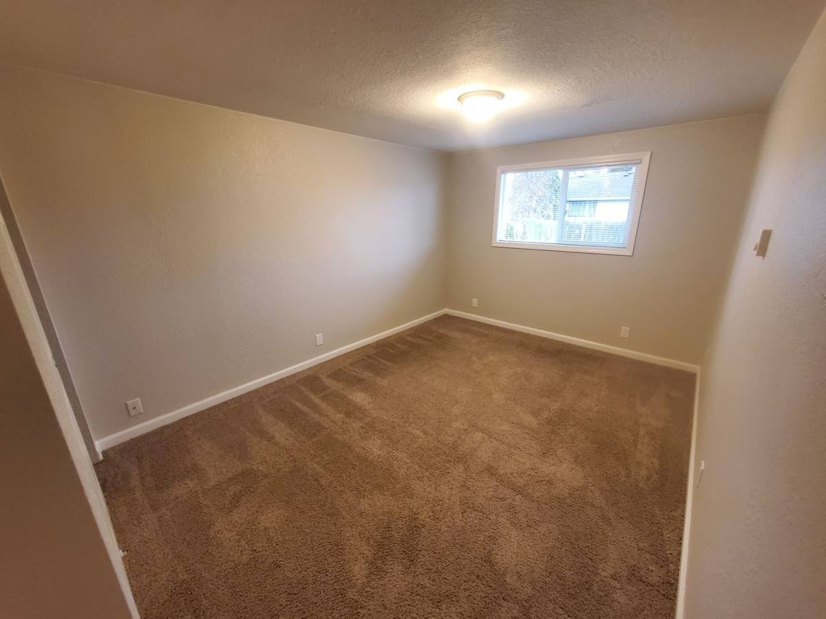 Apartment for rent at 1912-1936 Jackson St SE, Albany, OR 97322