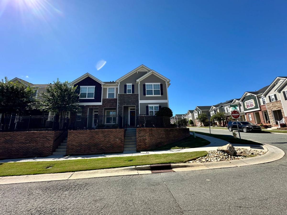Townhouse for rent at 142 Silverspring Place, Mooresville, NC 28117