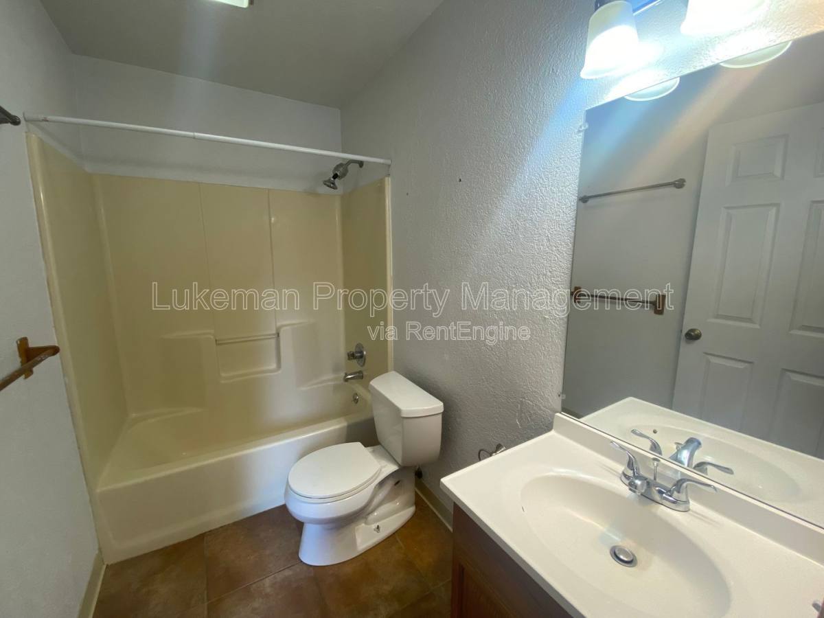 Apartment for rent at 1201 Lafayette Ave, Kalamazoo, MI 49006