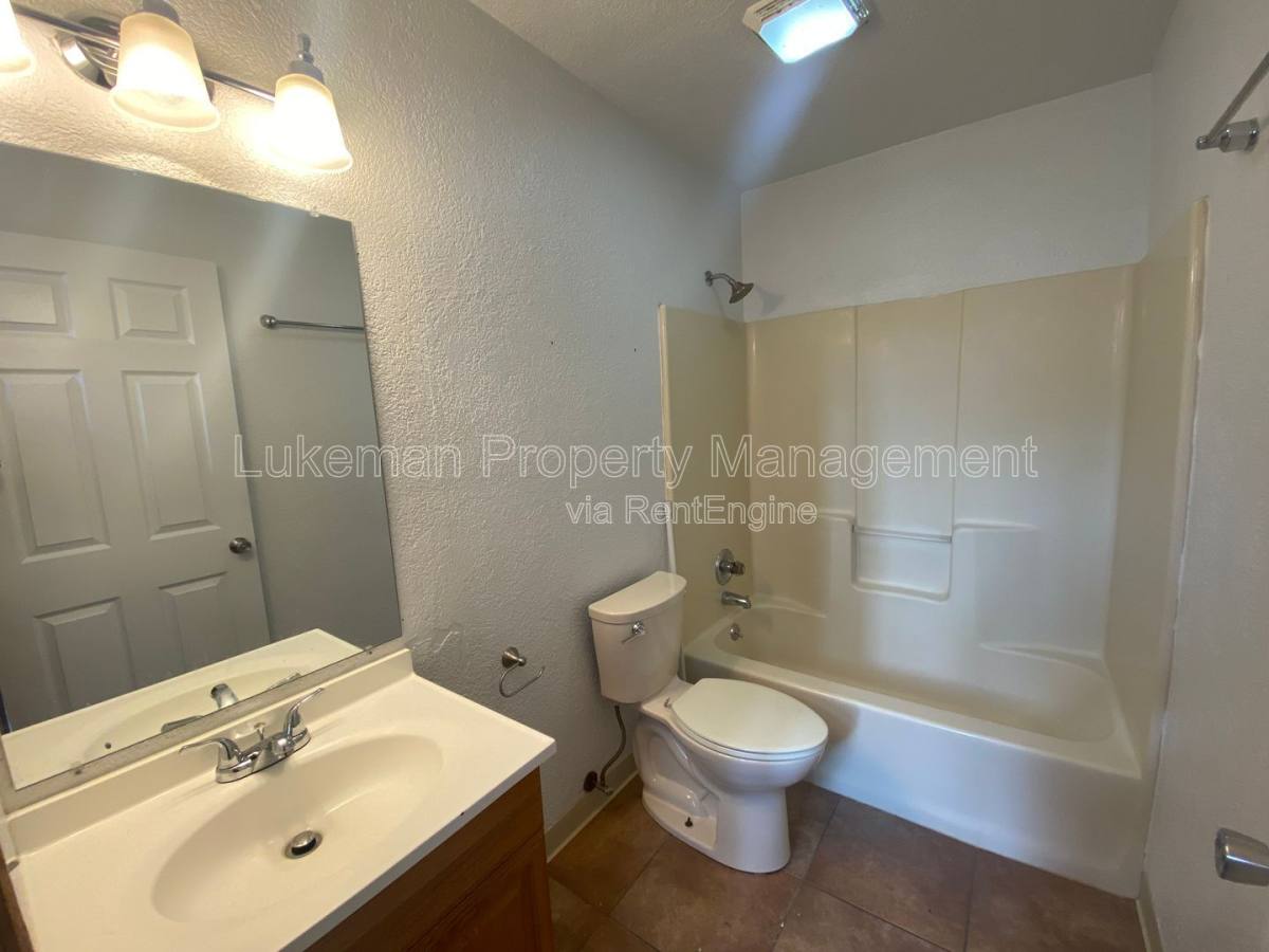 Apartment for rent at 1201 Lafayette Ave, Kalamazoo, MI 49006