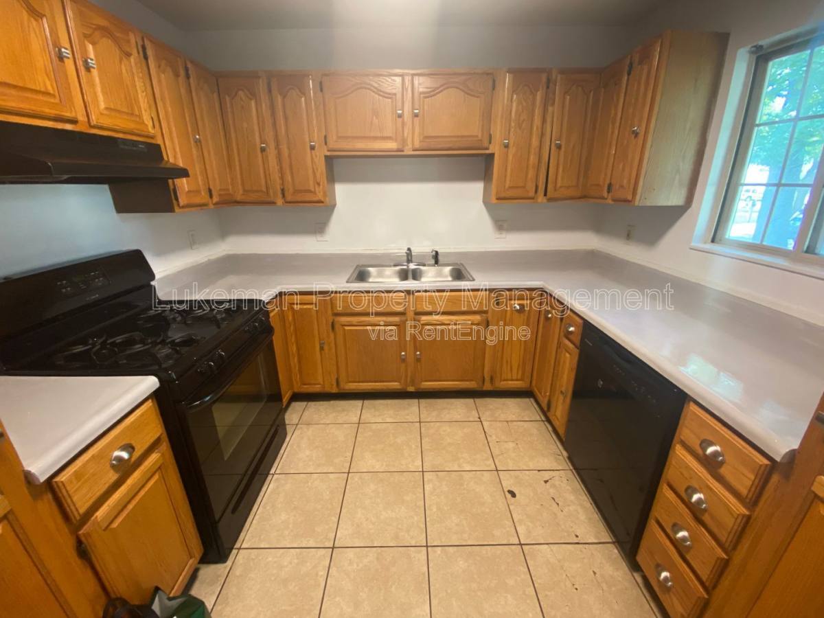 Apartment for rent at 1201 Lafayette Ave, Kalamazoo, MI 49006