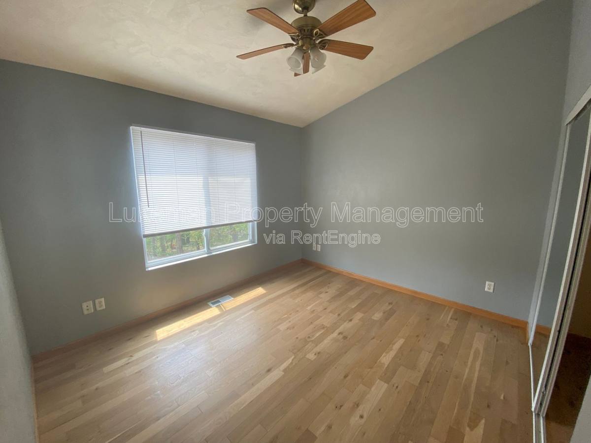 Townhouse for rent at 1324-1326 Knollwood Ave, Kalamazoo, MI 49006