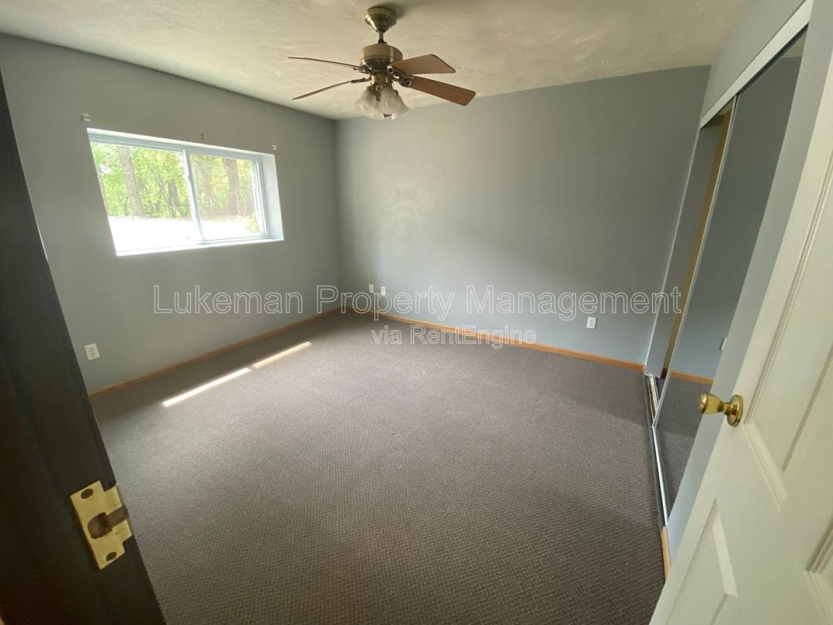 Townhouse for rent at 1324-1326 Knollwood Ave, Kalamazoo, MI 49006