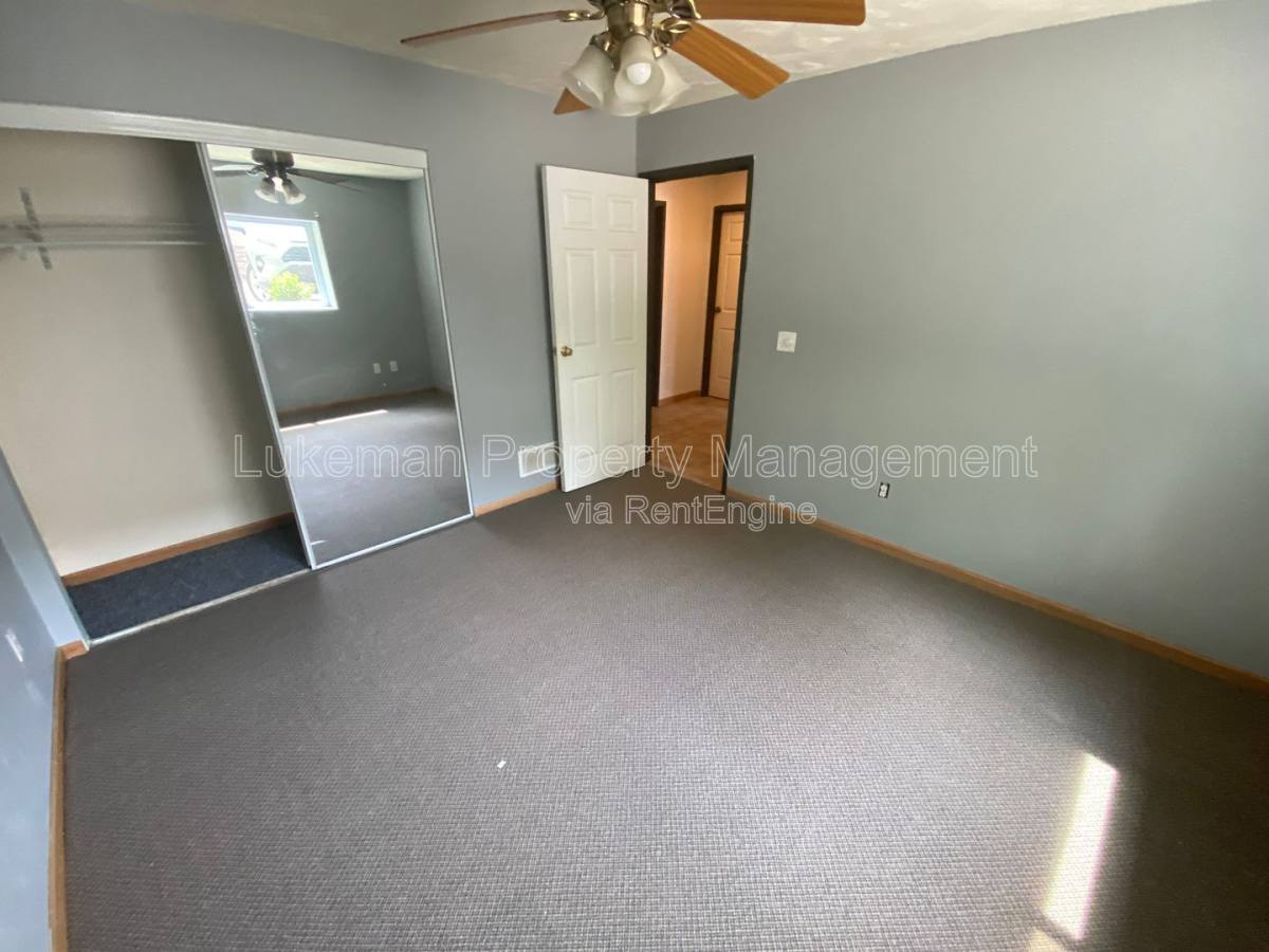 Townhouse for rent at 1324-1326 Knollwood Ave, Kalamazoo, MI 49006