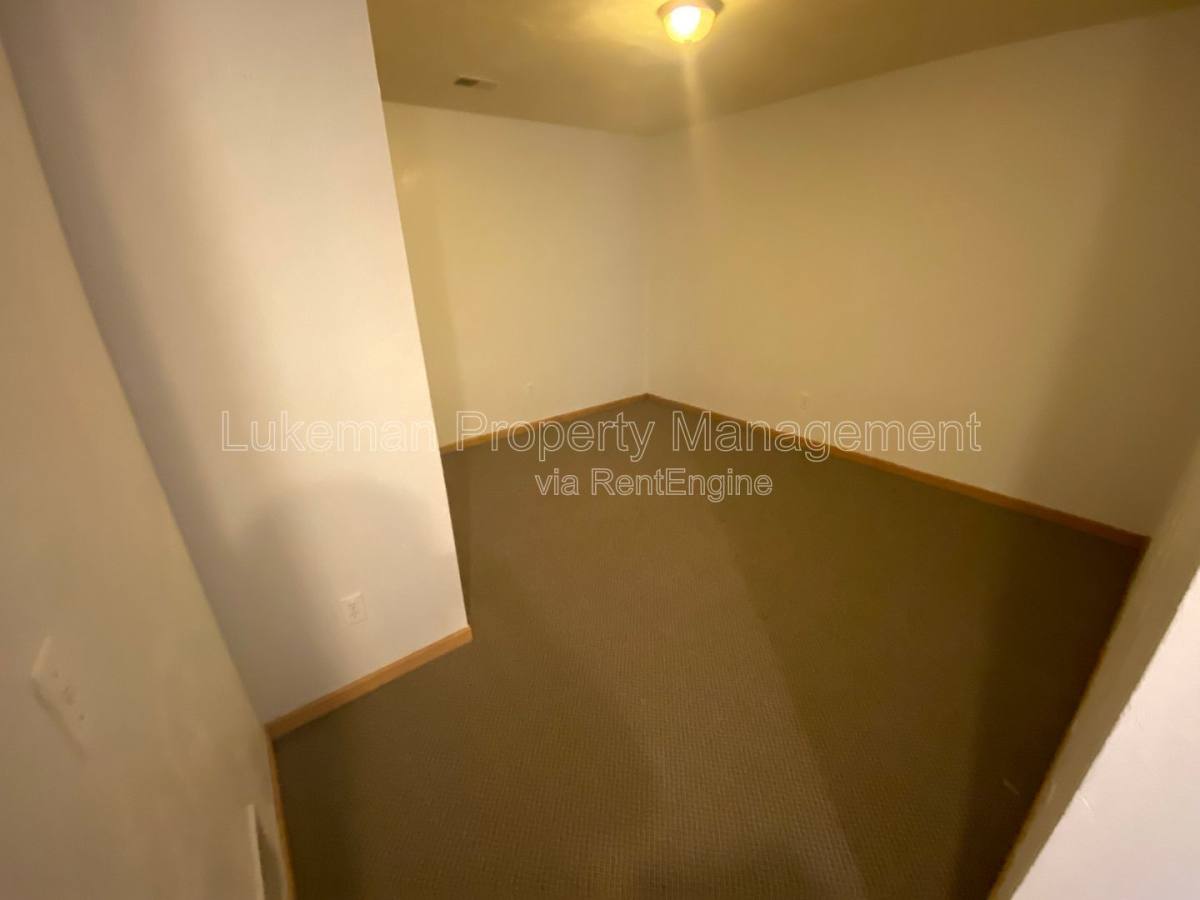 Townhouse for rent at 1324-1326 Knollwood Ave, Kalamazoo, MI 49006