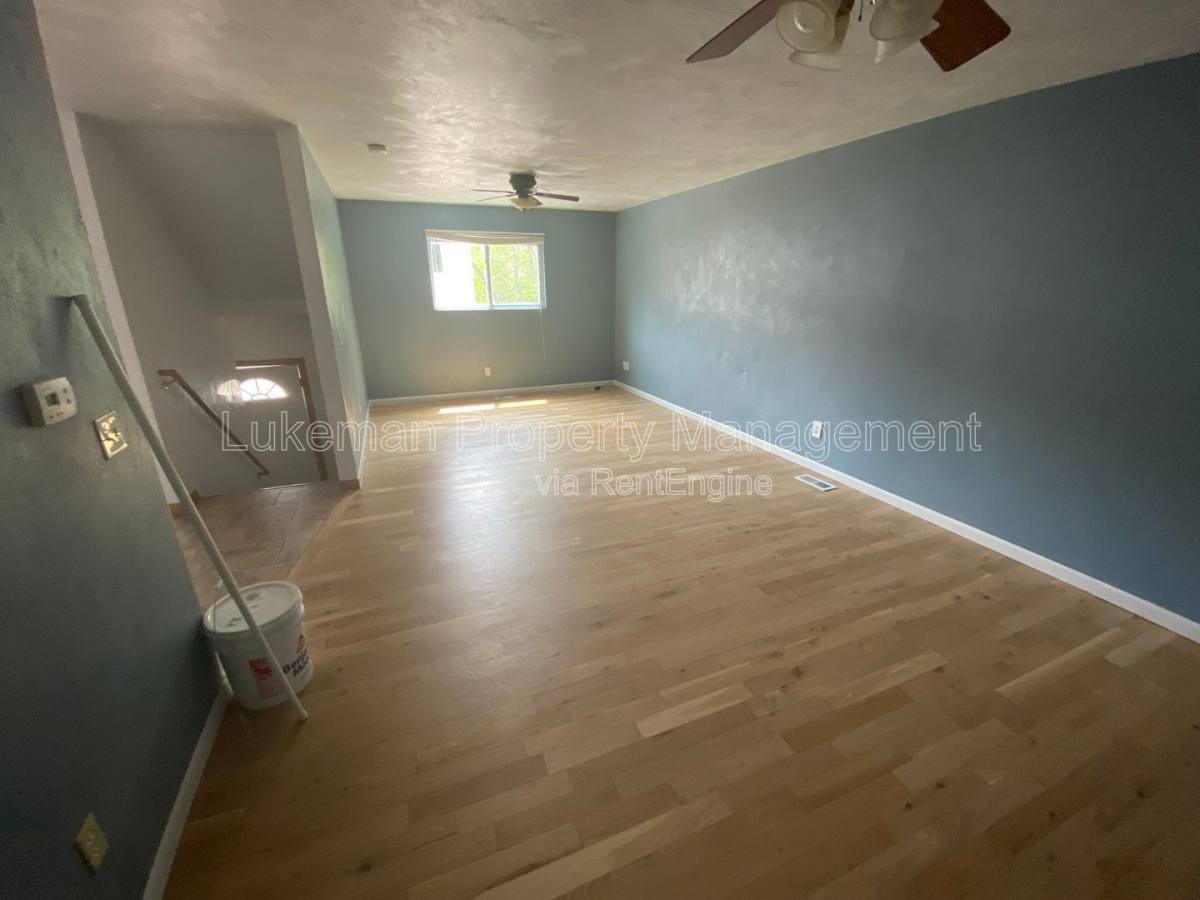 Townhouse for rent at 1324-1326 Knollwood Ave, Kalamazoo, MI 49006