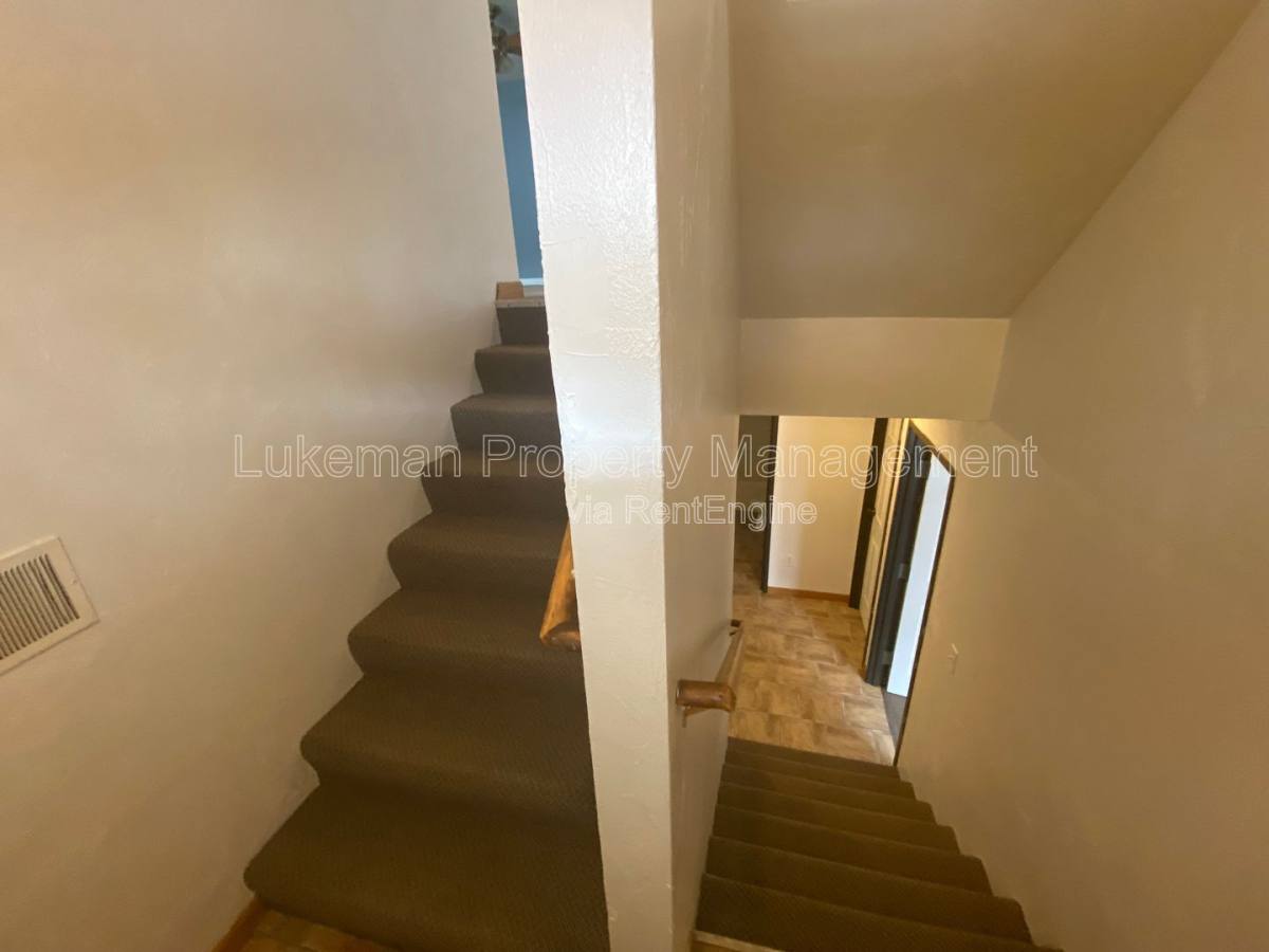 Townhouse for rent at 1324-1326 Knollwood Ave, Kalamazoo, MI 49006