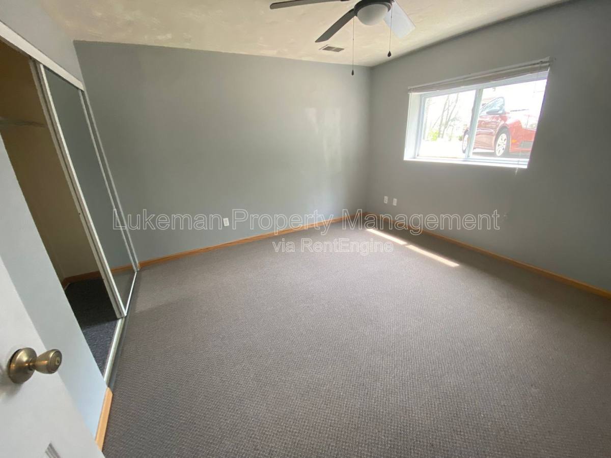 Townhouse for rent at 1324-1326 Knollwood Ave, Kalamazoo, MI 49006