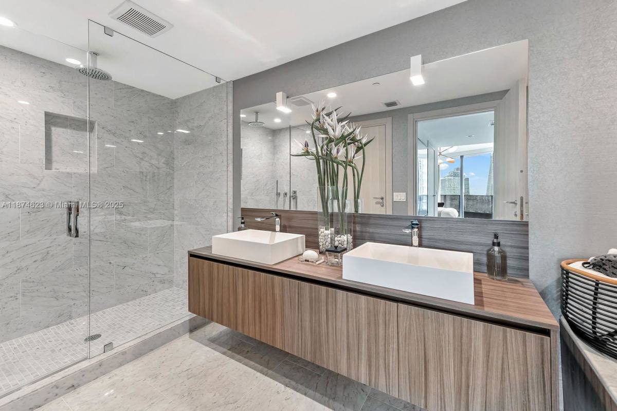 Condo for rent at 1000 Brickell Ave #2201, Miami, FL 33131