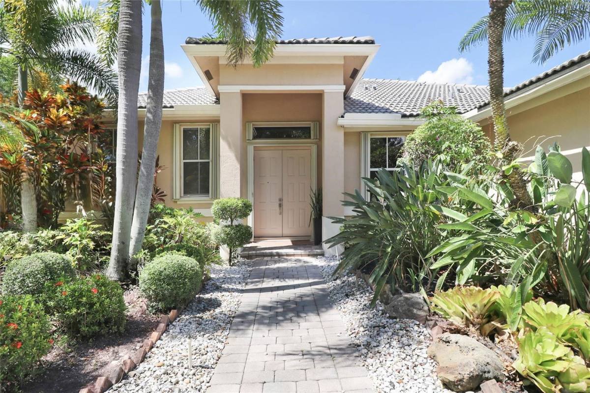 House for rent at 1600 Blue Jay Circle, Fort Lauderdale, FL 33327