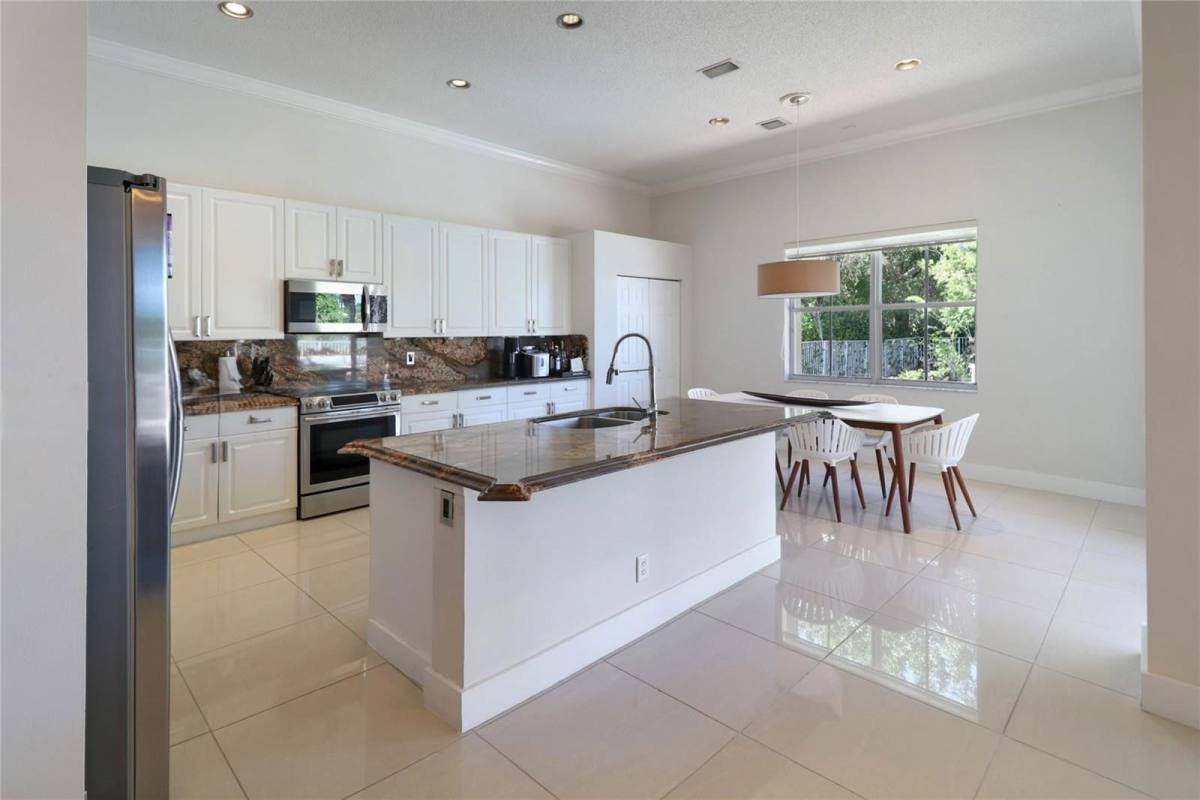 House for rent at 1600 Blue Jay Circle, Fort Lauderdale, FL 33327