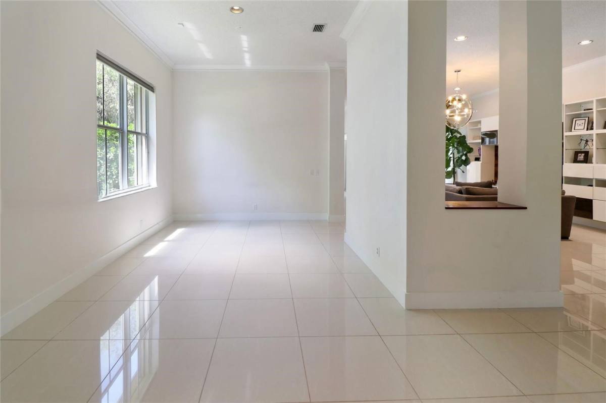 House for rent at 1600 Blue Jay Circle, Fort Lauderdale, FL 33327