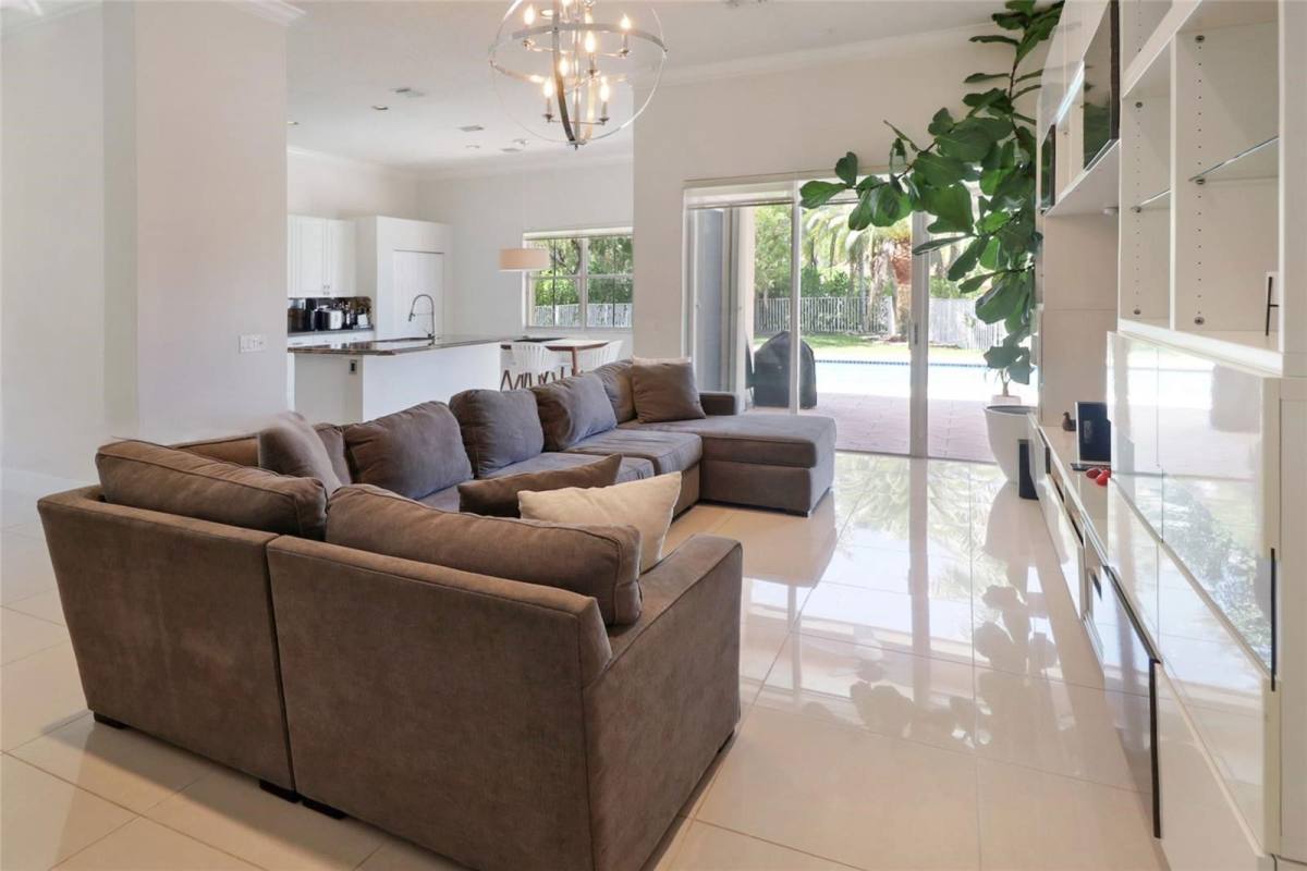 House for rent at 1600 Blue Jay Circle, Fort Lauderdale, FL 33327