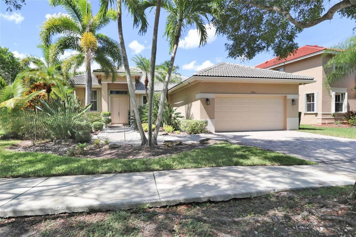 House for rent at 1600 Blue Jay Circle, Fort Lauderdale, FL 33327