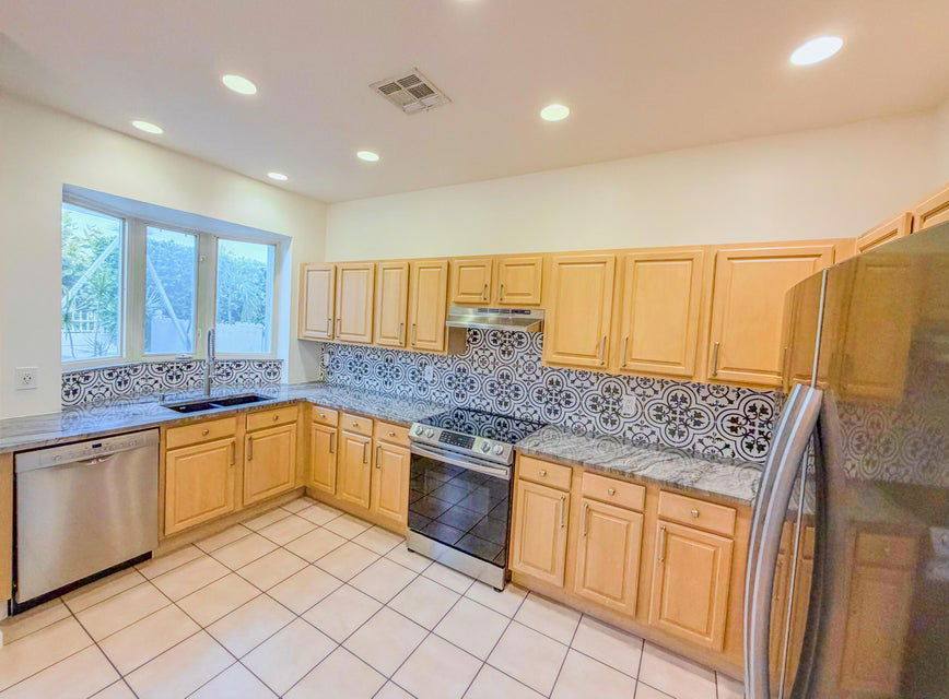 Townhouse for rent at 753 Seaview Dr, North Palm Beach, FL 33408