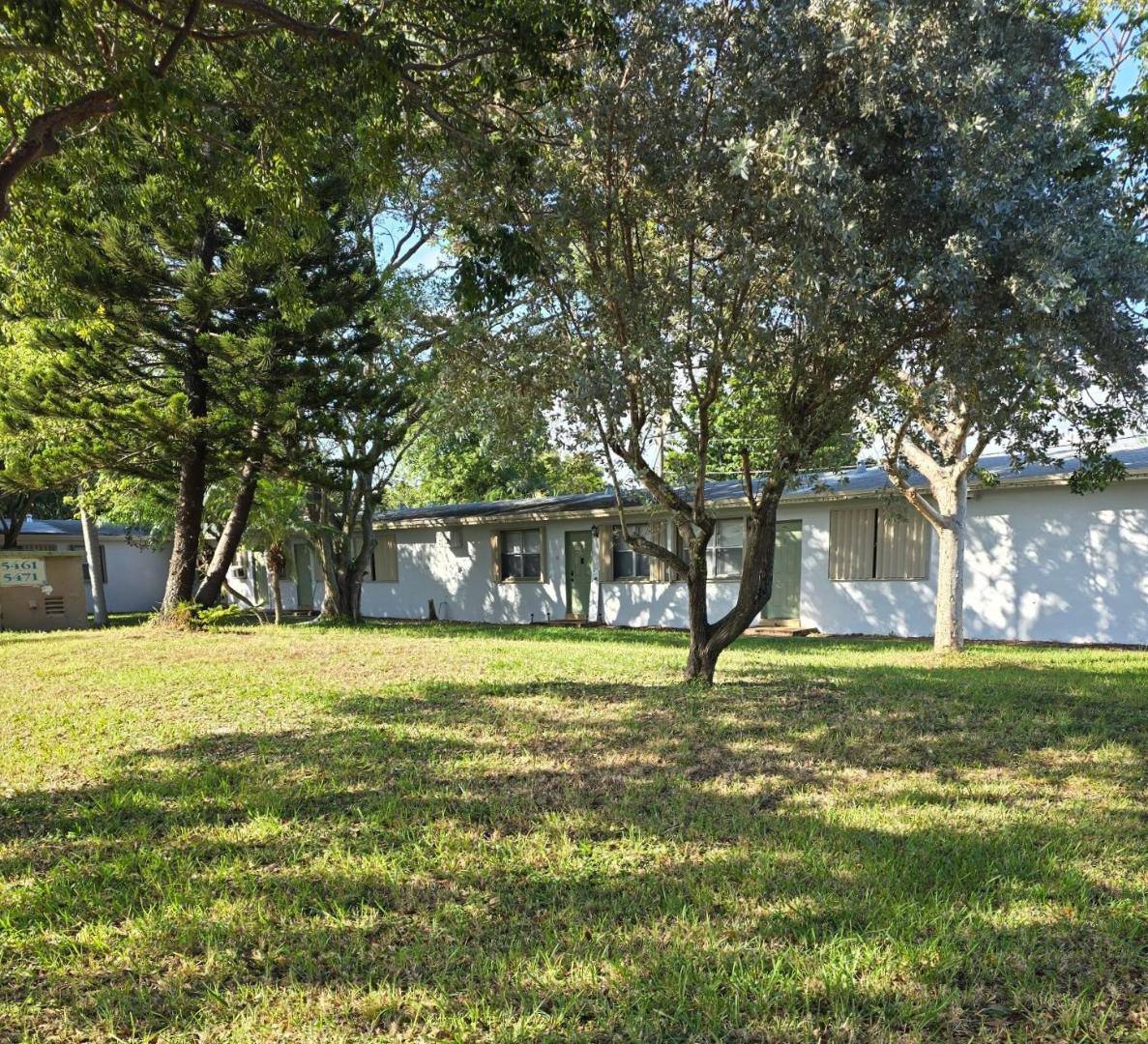 Apartment for rent at 5471 Ravenswood Rd, Fort Lauderdale, FL 33312
