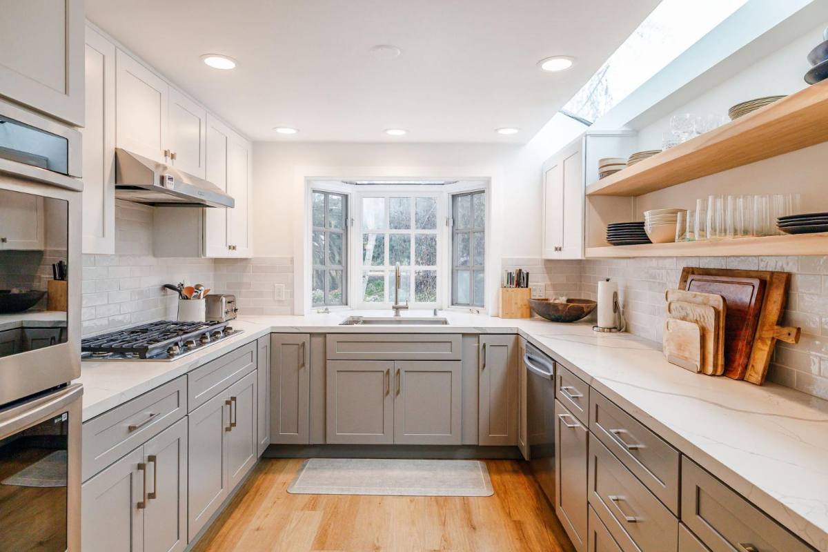 House for rent at 2116 N Ardmore Ave #COMFORTABLE Elegance, Manhattan Beach, CA 90266