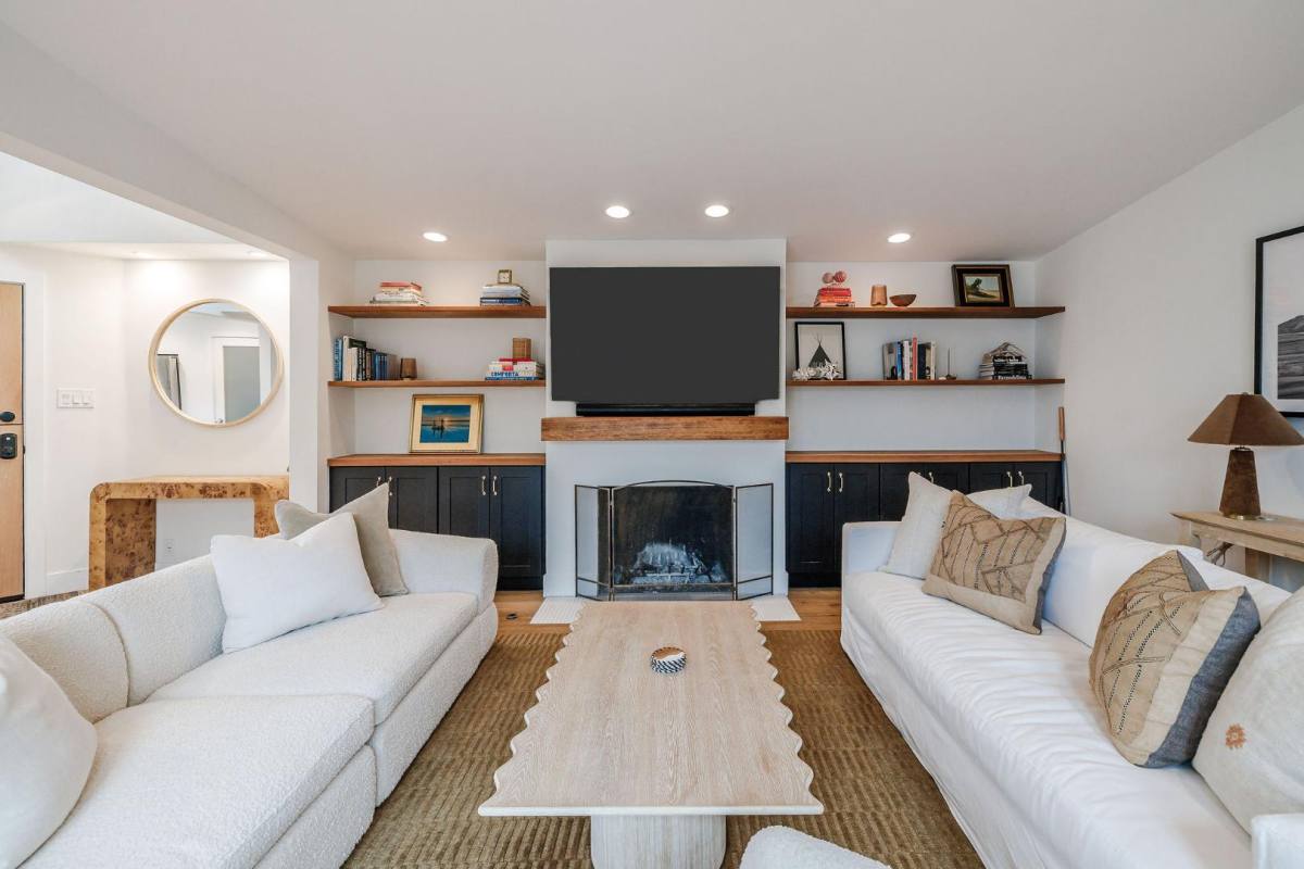 House for rent at 2116 N Ardmore Ave #COMFORTABLE Elegance, Manhattan Beach, CA 90266
