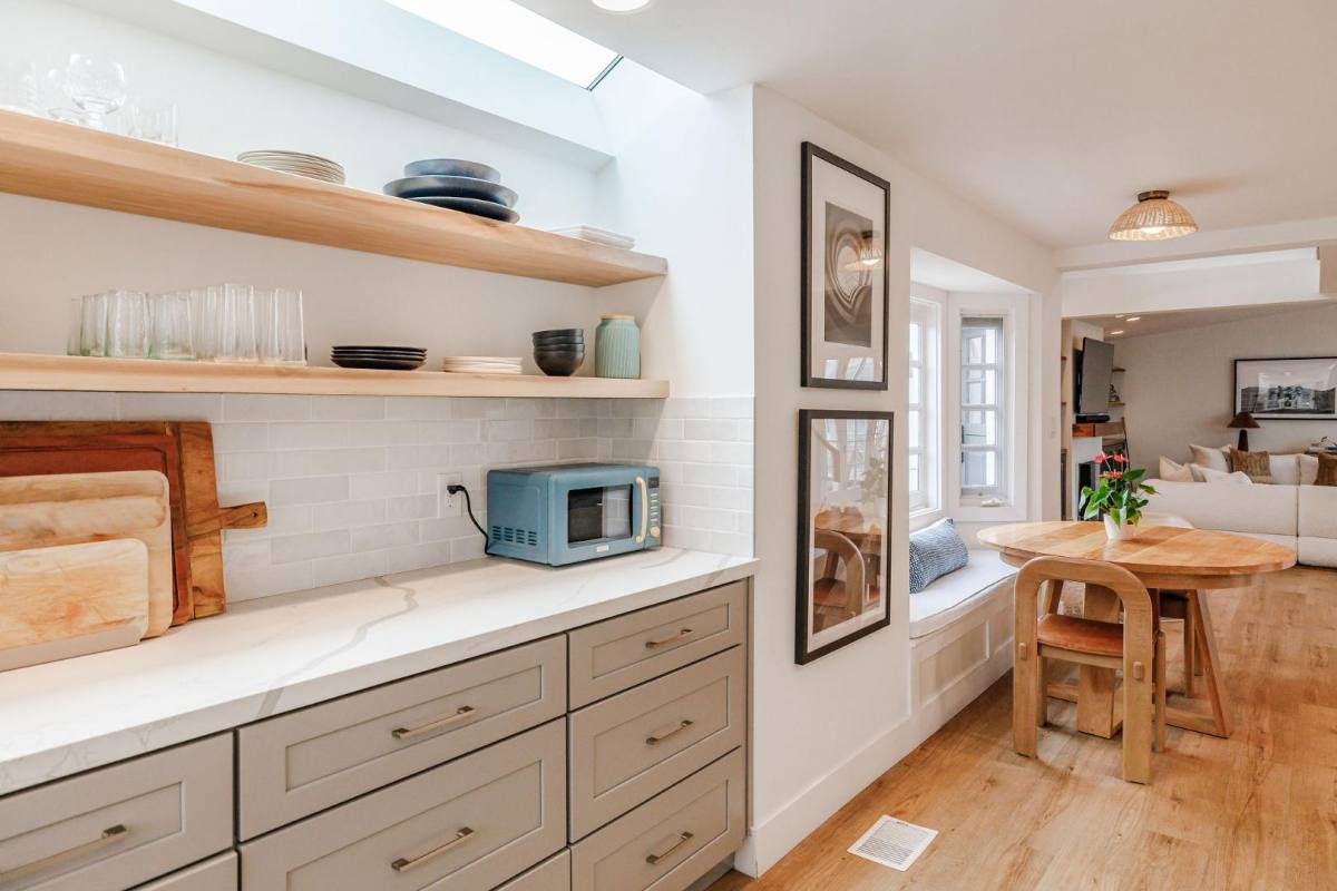 House for rent at 2116 N Ardmore Ave #COMFORTABLE Elegance, Manhattan Beach, CA 90266