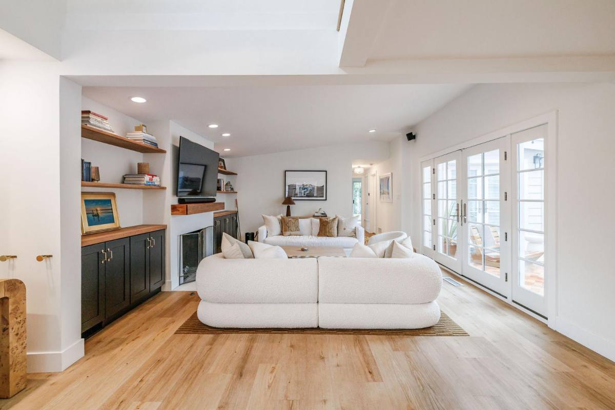 House for rent at 2116 N Ardmore Ave #COMFORTABLE Elegance, Manhattan Beach, CA 90266