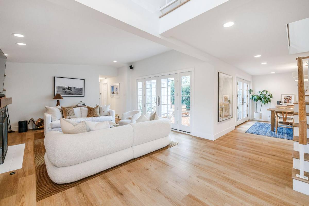 House for rent at 2116 N Ardmore Ave #COMFORTABLE Elegance, Manhattan Beach, CA 90266