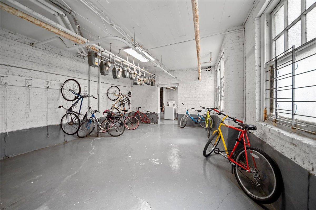 Apartment for rent at 627 W Roscoe St #A3, Chicago, IL 60657