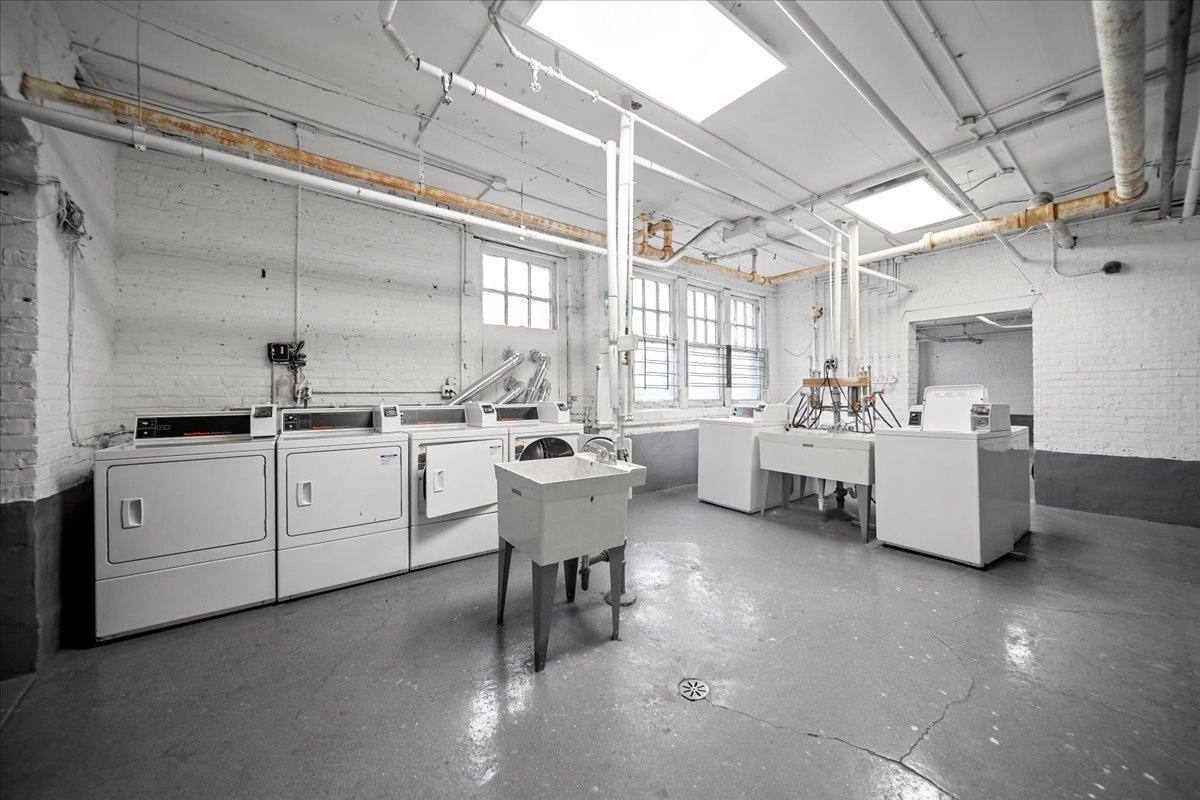 Apartment for rent at 627 W Roscoe St #A3, Chicago, IL 60657