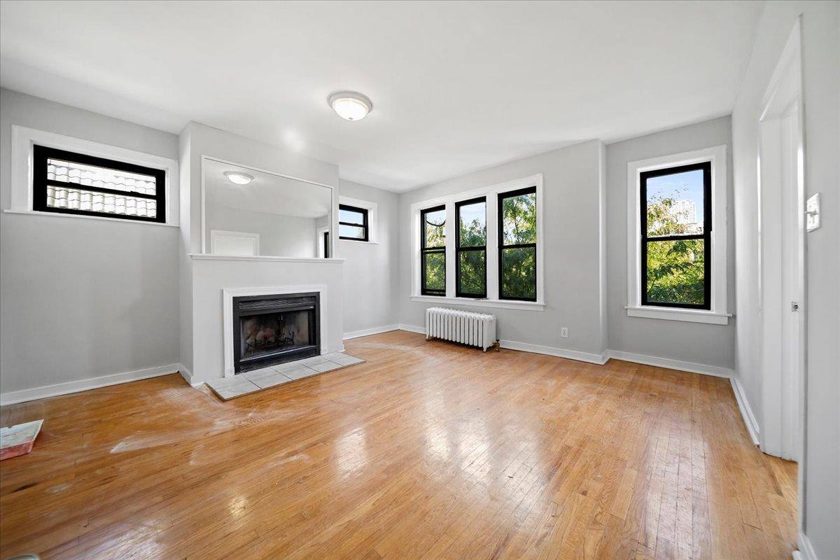 Apartment for rent at 627 W Roscoe St #A3, Chicago, IL 60657