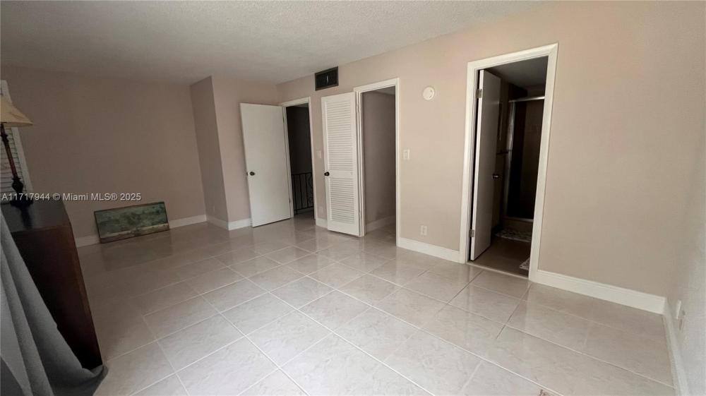 Townhouse for rent at 807 NE 27th Ave, Hallandale, FL 33009