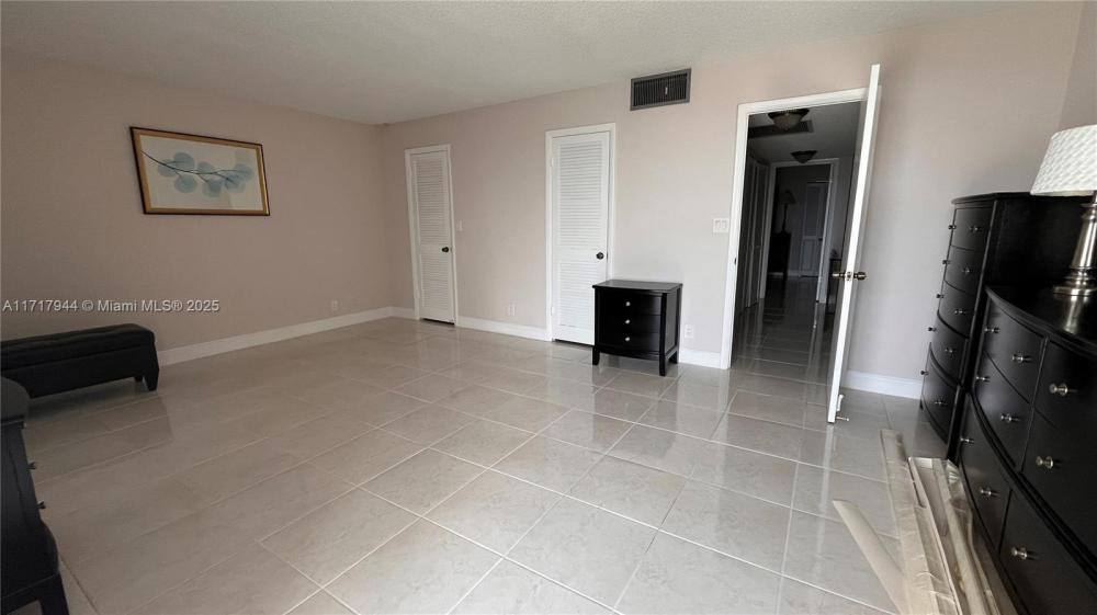 Townhouse for rent at 807 NE 27th Ave, Hallandale, FL 33009