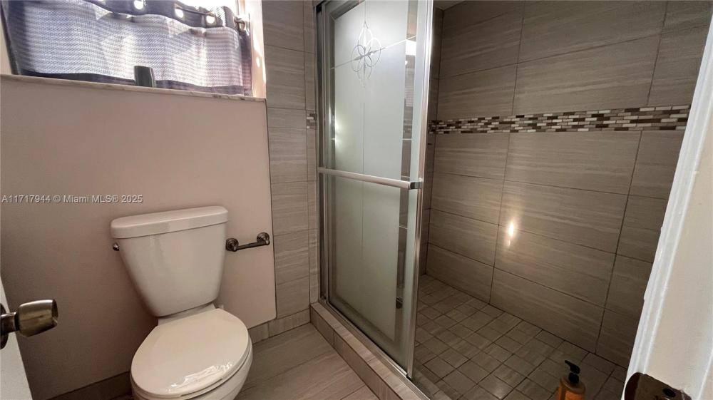Townhouse for rent at 807 NE 27th Ave, Hallandale, FL 33009