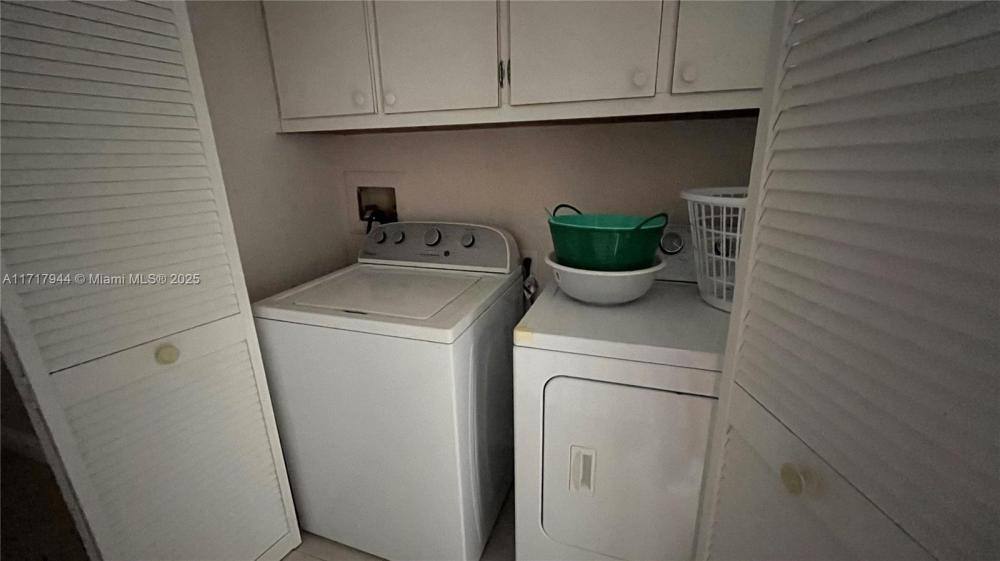 Townhouse for rent at 807 NE 27th Ave, Hallandale, FL 33009