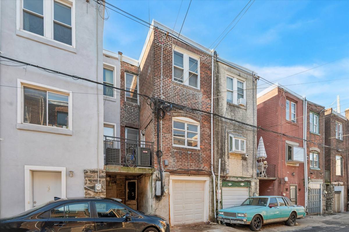 House for rent at 1623 S Lindenwood St, Philadelphia, PA 19143