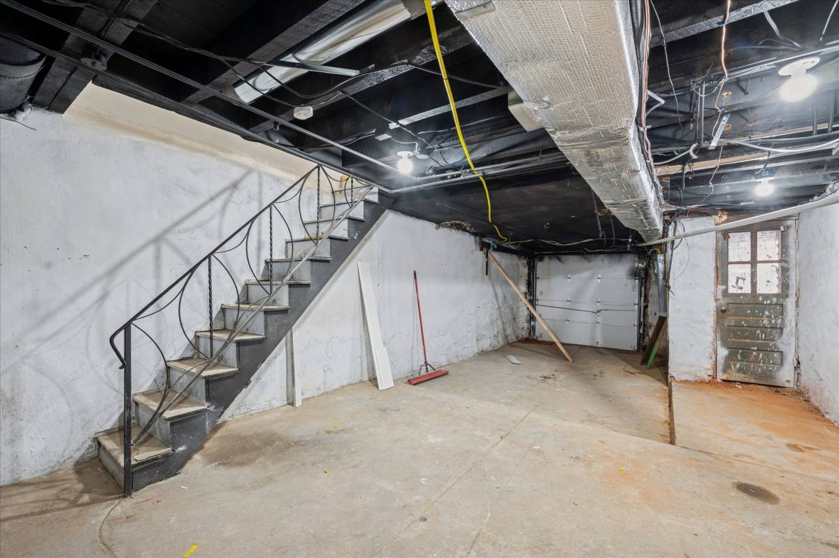 House for rent at 1623 S Lindenwood St, Philadelphia, PA 19143